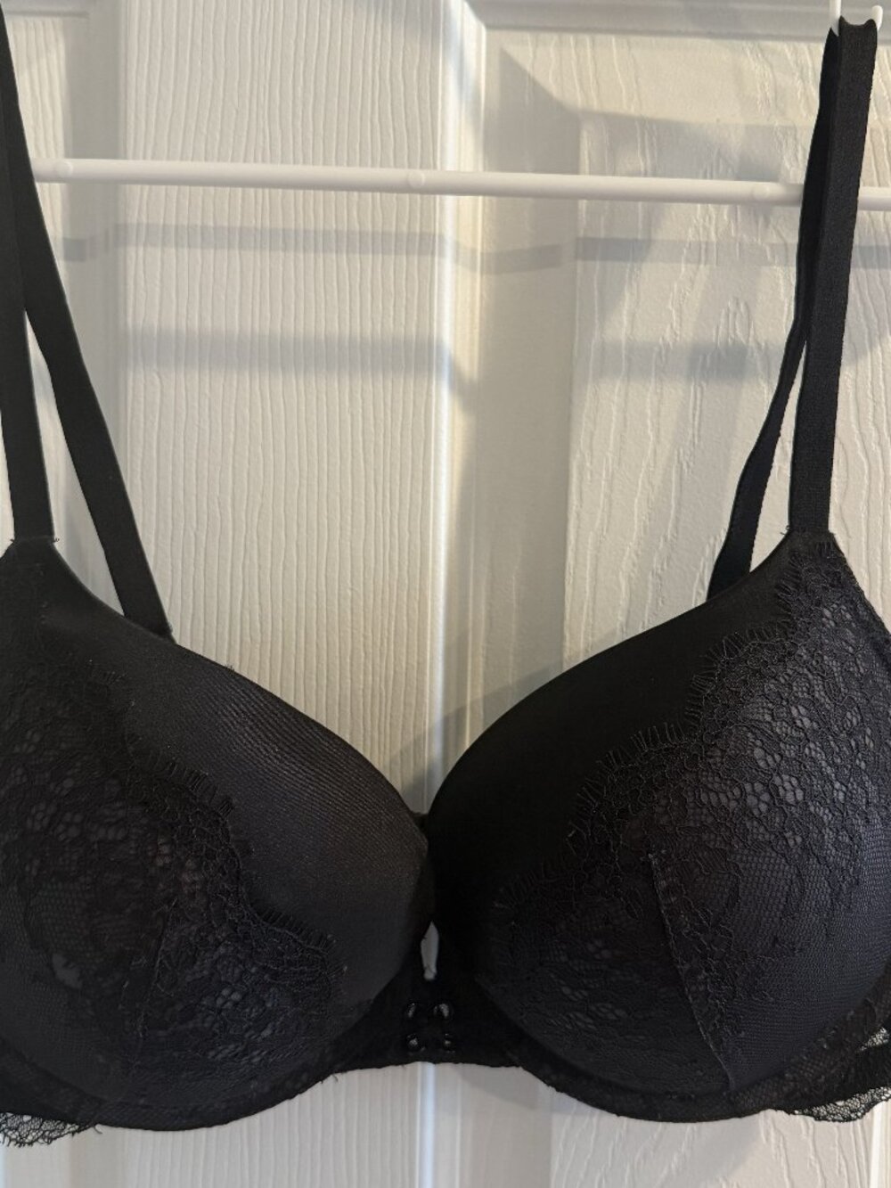 Victoria's Secret Very Sexy Push Up Black Lace Bra Women's 36D Slight Snag